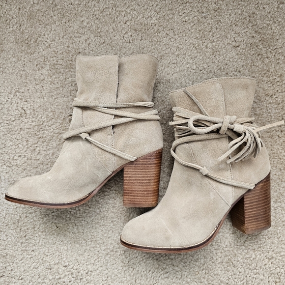 Aldo Contessina beige genuine suede bootie chunky heel fringe almond toe size 9 - Picture 2 of 14